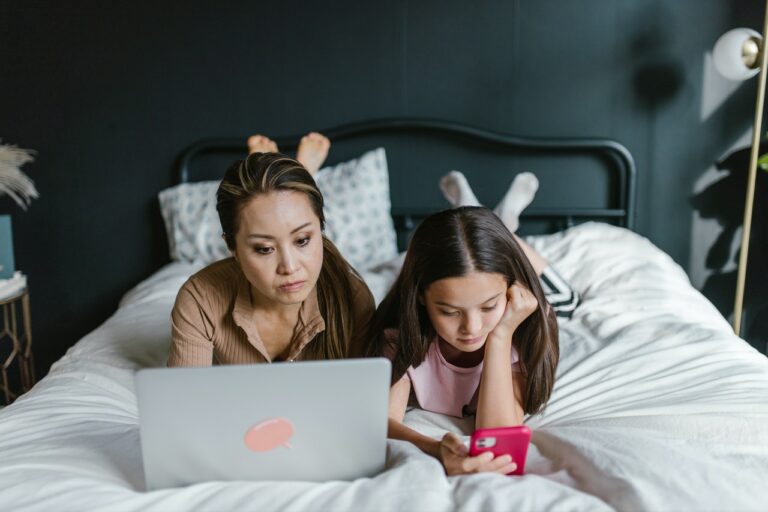 Att tillbringa mycket tid online – är det ett problem?￼